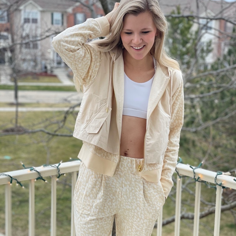 Fabletics sweat suit outfit
